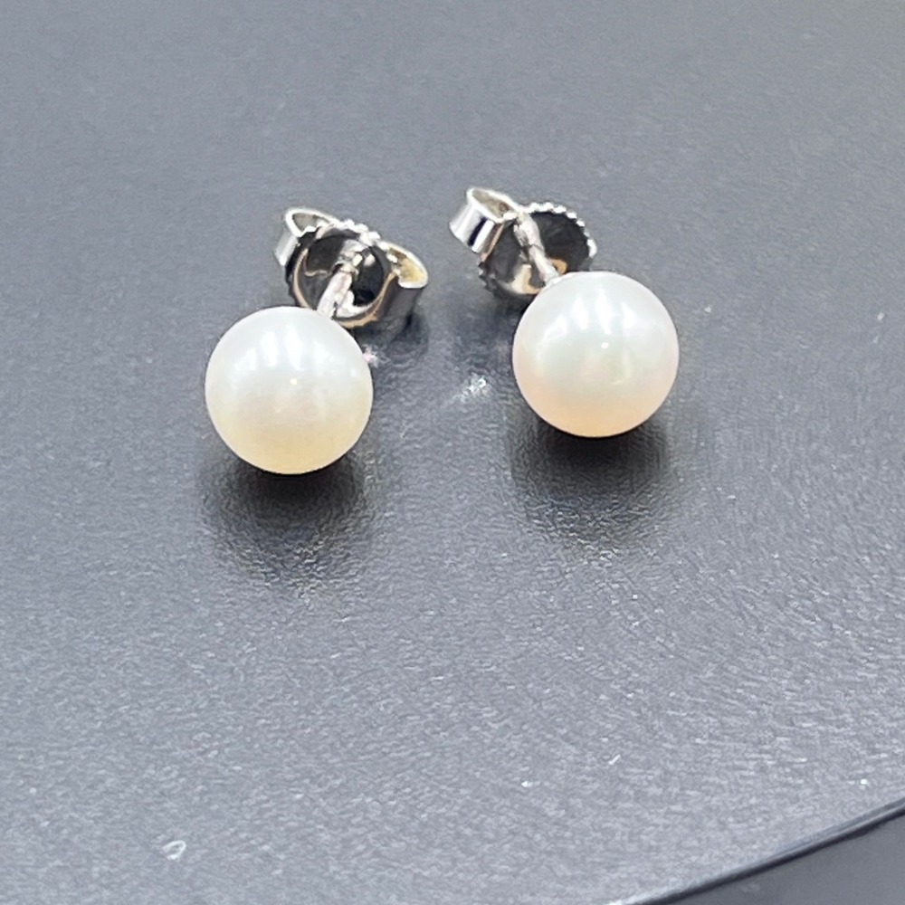 BL Blue Lagoon by Mikimoto 14k Gold 585F White Pearl Stud Earrings w/ Back
6mm